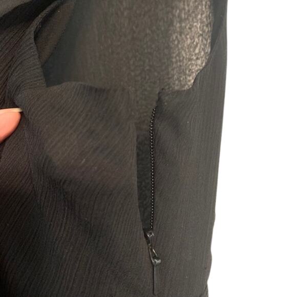 MICHAEL KORS Black V-Neck Pleated Sleeveless Flowy Blouse | M - Picture 5 of 9